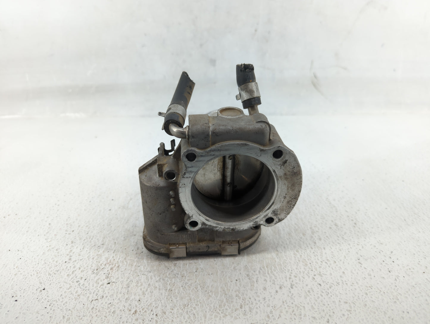2011-2014 Hyundai Sonata Throttle Body P/N:35100-2G700 Fits Fits 2011 2012 2013 2014 2015 2016 OEM Used Auto Parts - Oemused