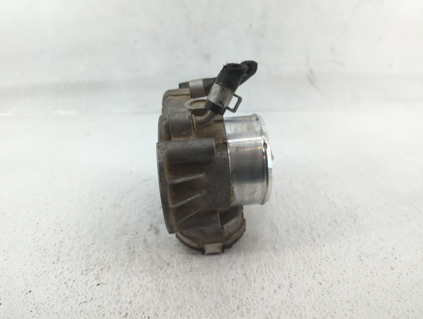 2011-2014 Hyundai Sonata Throttle Body P/N:35100-2G700 Fits Fits 2011 2012 2013 2014 2015 2016 OEM Used Auto Parts - Oemused