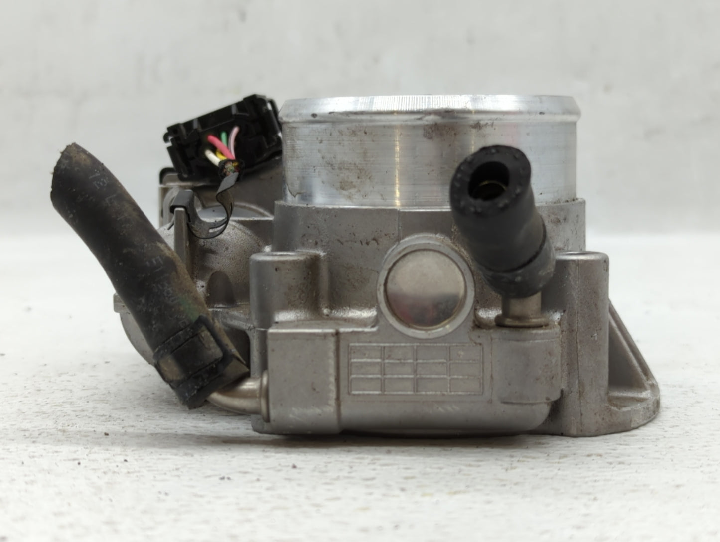 2011-2015 Hyundai Sonata Throttle Body P/N:35100-2G800 Fits Fits 2011 2012 2013 2014 2015 2016 OEM Used Auto Parts - Oemused