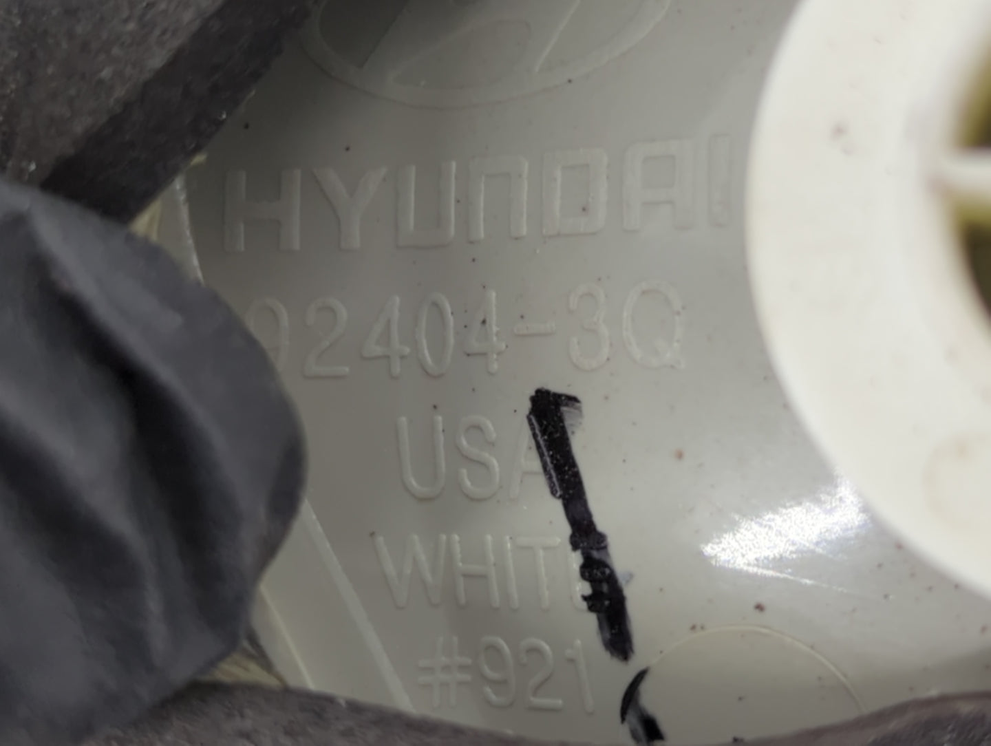 2011-2014 Hyundai Sonata Tail Light Assembly Passenger Right OEM P/N:92404-3Q Fits Fits 2011 2012 2013 2014 OEM Used Auto Pa