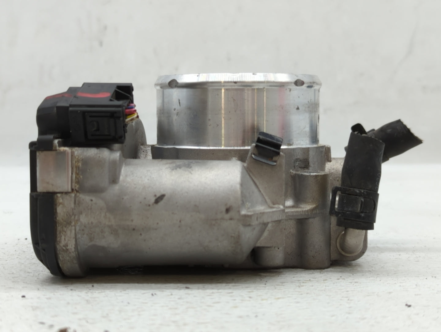 2011-2014 Hyundai Sonata Throttle Body P/N:35100-2G700 Fits Fits 2011 2012 2013 2014 2015 2016 OEM Used Auto Parts - Oemused
