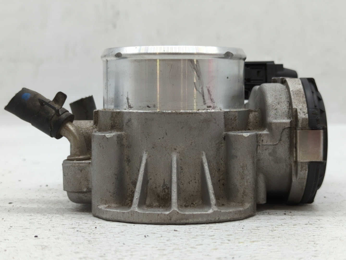 2011-2014 Hyundai Sonata Throttle Body P/N:35100-2G700 Fits Fits 2011 2012 2013 2014 2015 2016 OEM Used Auto Parts - Oemused