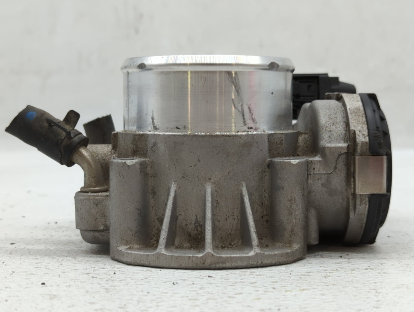 2011-2014 Hyundai Sonata Throttle Body P/N:35100-2G700 Fits Fits 2011 2012 2013 2014 2015 2016 OEM Used Auto Parts - Oemused