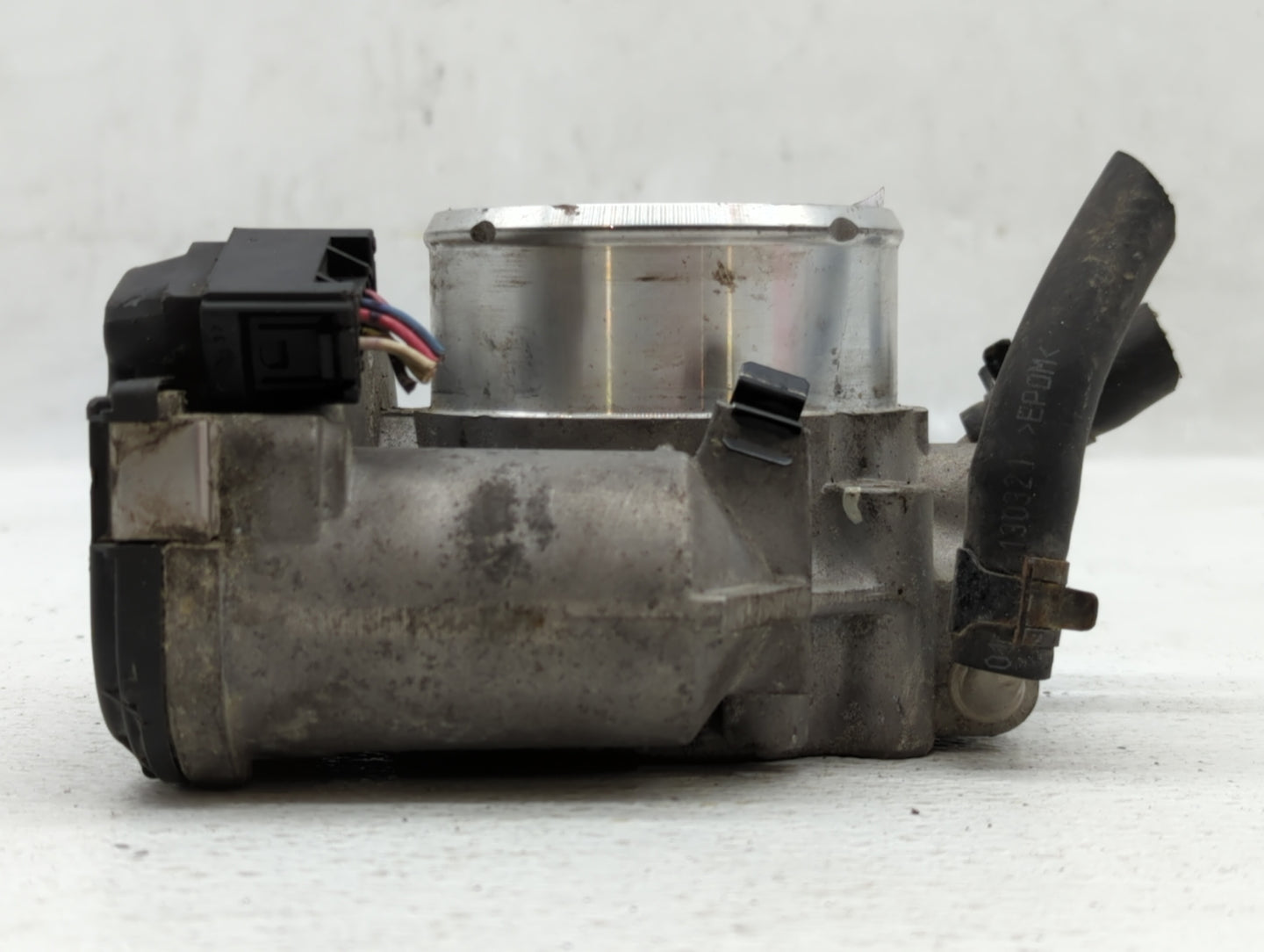2011-2014 Hyundai Sonata Throttle Body P/N:35100-2G700 Fits Fits 2011 2012 2013 2014 2015 2016 OEM Used Auto Parts - Oemused
