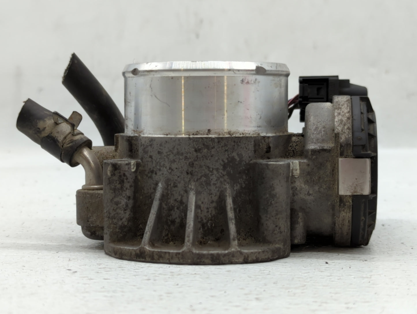 2011-2014 Hyundai Sonata Throttle Body P/N:35100-2G700 Fits Fits 2011 2012 2013 2014 2015 2016 OEM Used Auto Parts - Oemused