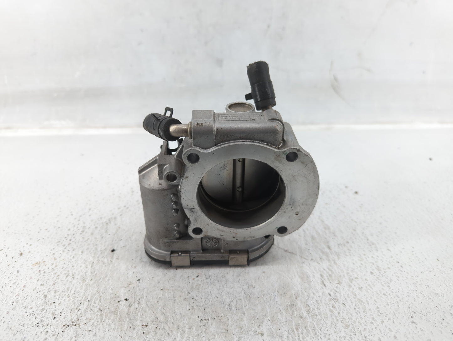 2011-2015 Hyundai Sonata Throttle Body P/N:35100-2G800 Fits Fits 2011 2012 2013 2014 2015 2016 OEM Used Auto Parts - Oemused