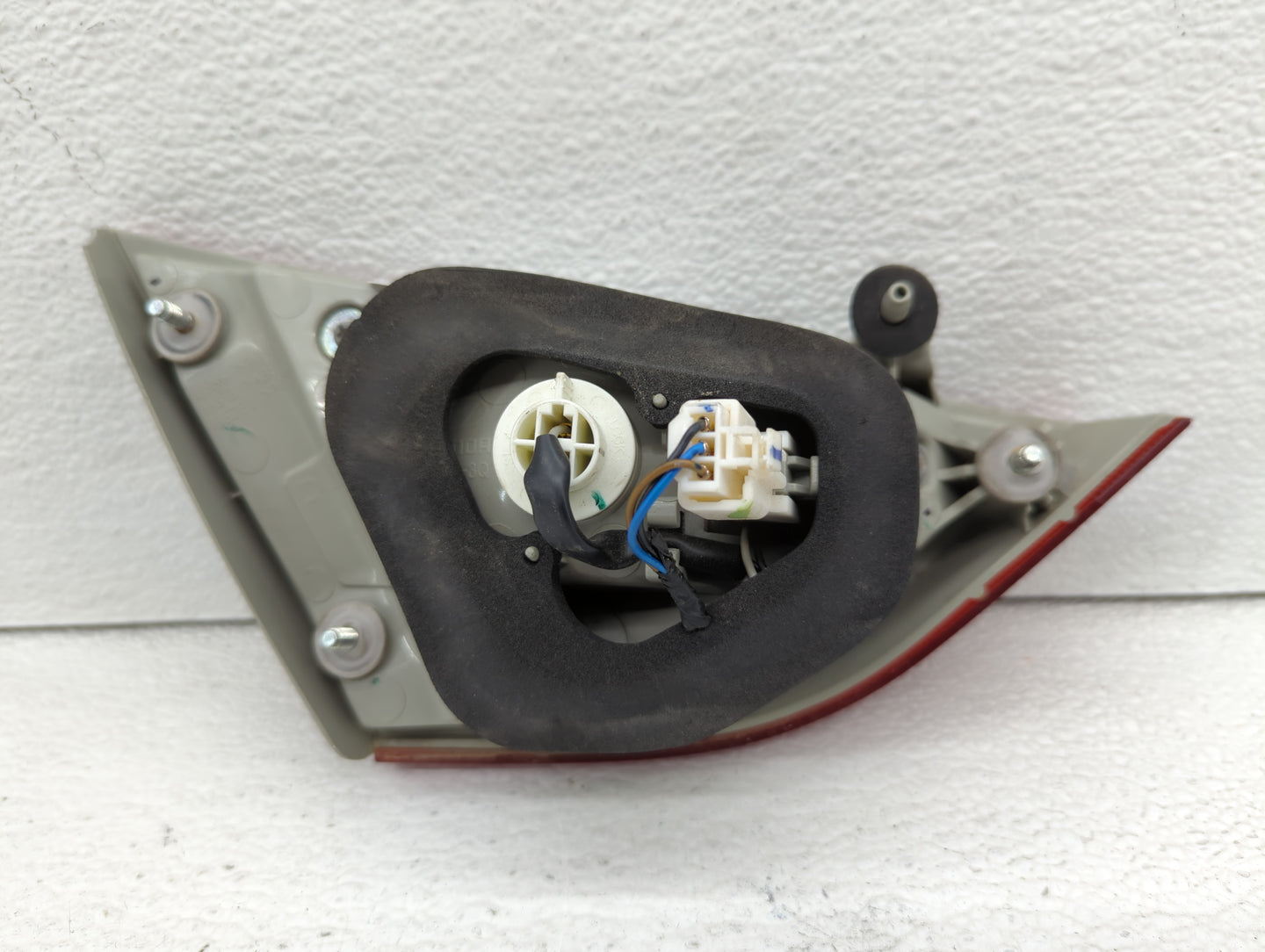 2011-2014 Hyundai Sonata Tail Light Assembly Passenger Right OEM P/N:92404-3Q Fits Fits 2011 2012 2013 2014 OEM Used Auto Pa