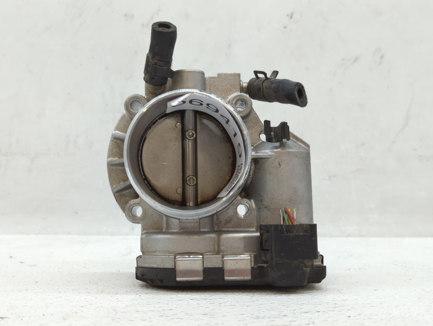 2011-2015 Hyundai Sonata Throttle Body P/N:35100-2G800 Fits Fits 2011 2012 2013 2014 2015 2016 OEM Used Auto Parts - Oemused