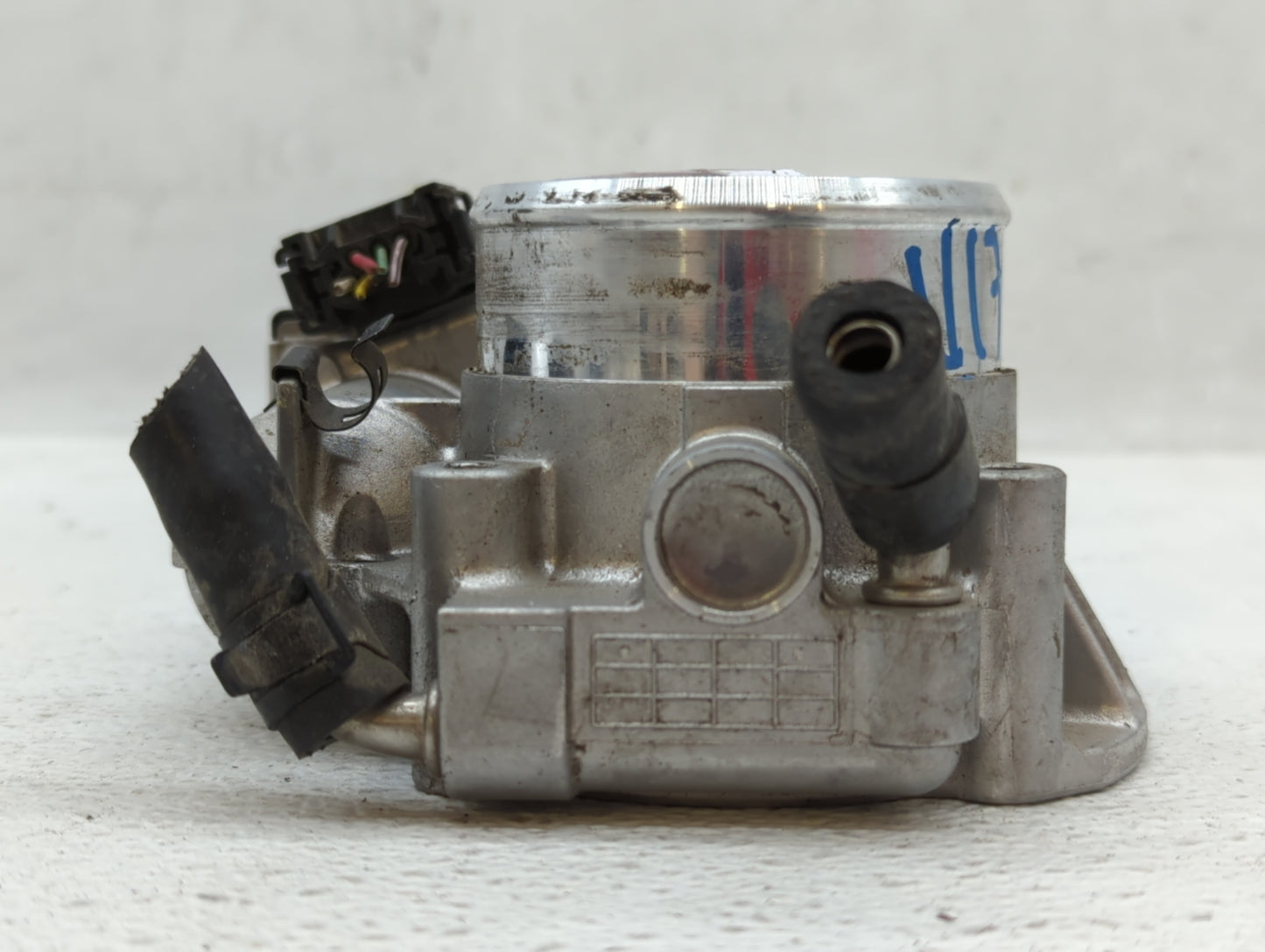 2011-2015 Hyundai Sonata Throttle Body P/N:35100-2G800 Fits Fits 2011 2012 2013 2014 2015 2016 OEM Used Auto Parts - Oemused