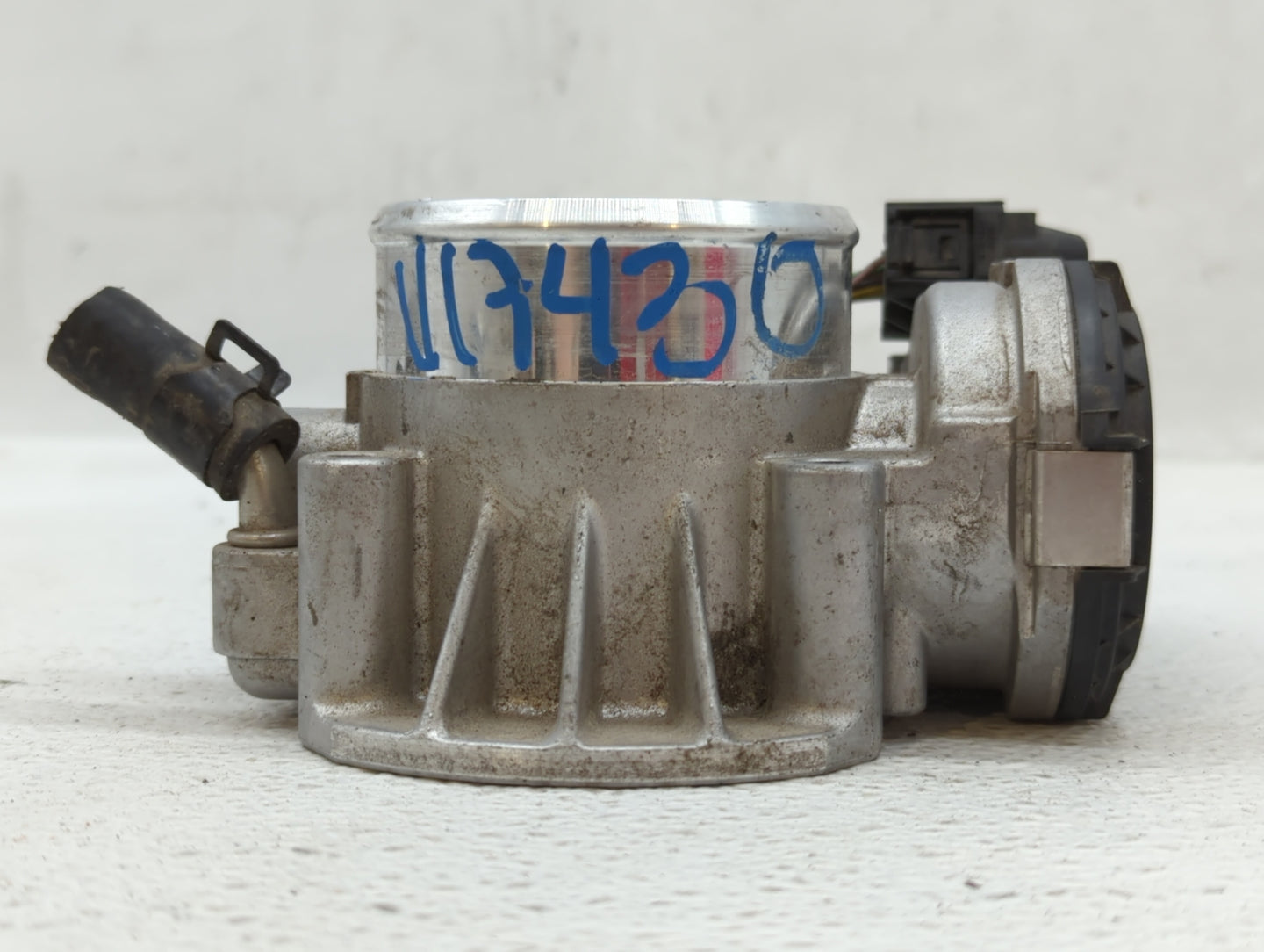 2011-2015 Hyundai Sonata Throttle Body P/N:35100-2G800 Fits Fits 2011 2012 2013 2014 2015 2016 OEM Used Auto Parts - Oemused