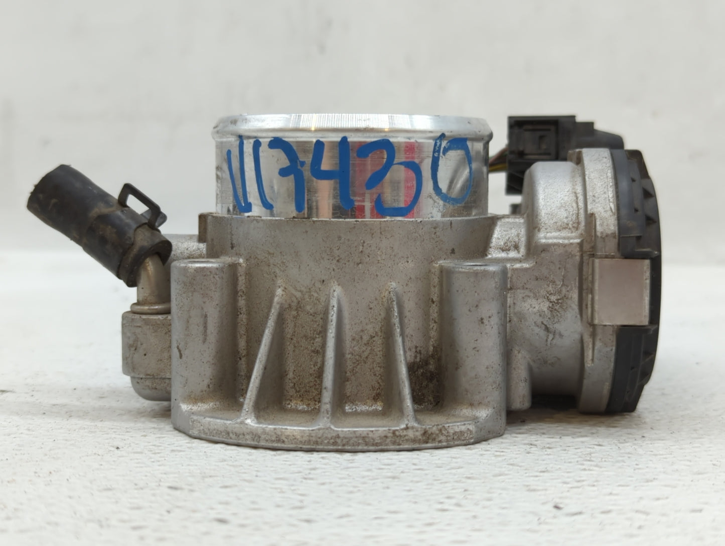 2011-2015 Hyundai Sonata Throttle Body P/N:35100-2G800 Fits Fits 2011 2012 2013 2014 2015 2016 OEM Used Auto Parts - Oemused
