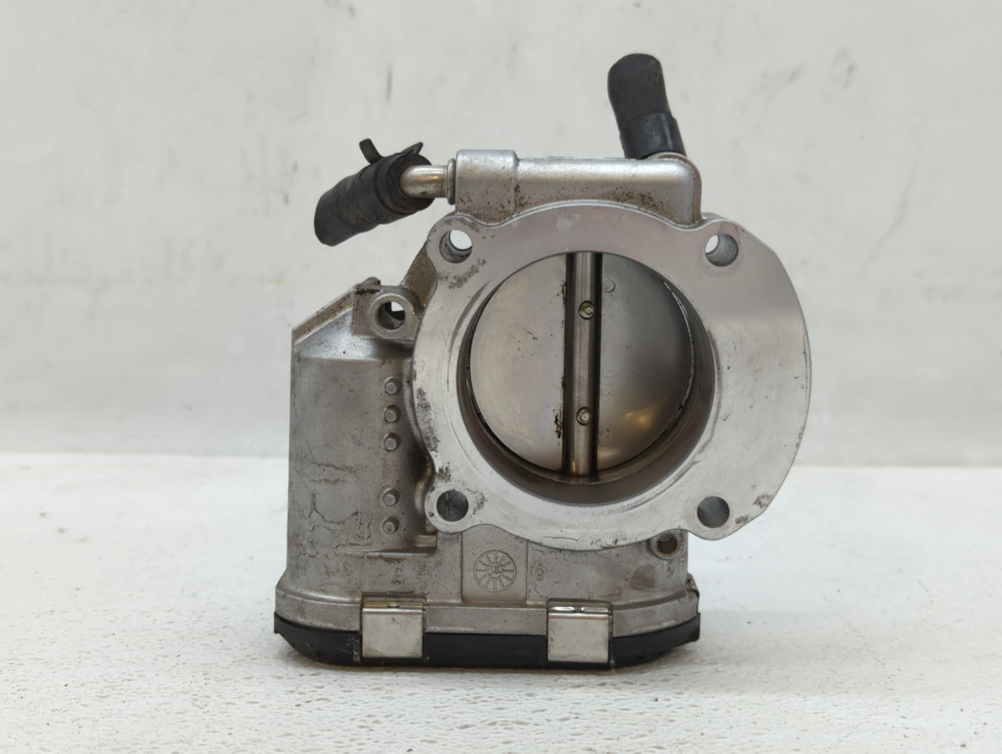 2011-2015 Hyundai Sonata Throttle Body P/N:35100-2G800 Fits Fits 2011 2012 2013 2014 2015 2016 OEM Used Auto Parts - Oemused