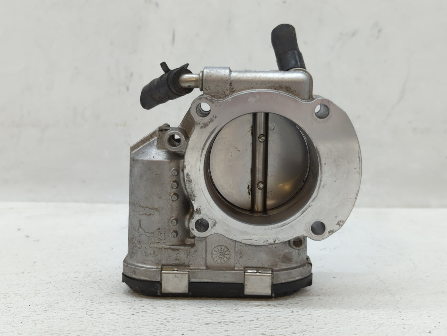 2011-2015 Hyundai Sonata Throttle Body P/N:35100-2G800 Fits Fits 2011 2012 2013 2014 2015 2016 OEM Used Auto Parts - Oemused