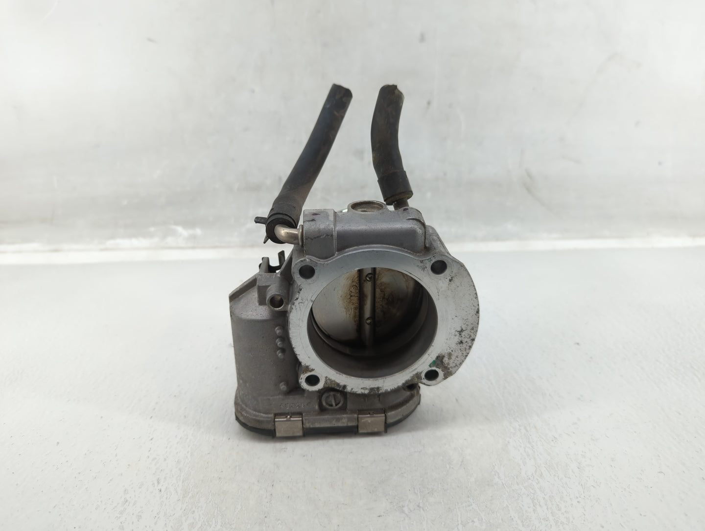 2011-2014 Hyundai Sonata Throttle Body P/N:35100-2G700 Fits Fits 2011 2012 2013 2014 2015 2016 OEM Used Auto Parts - Oemused