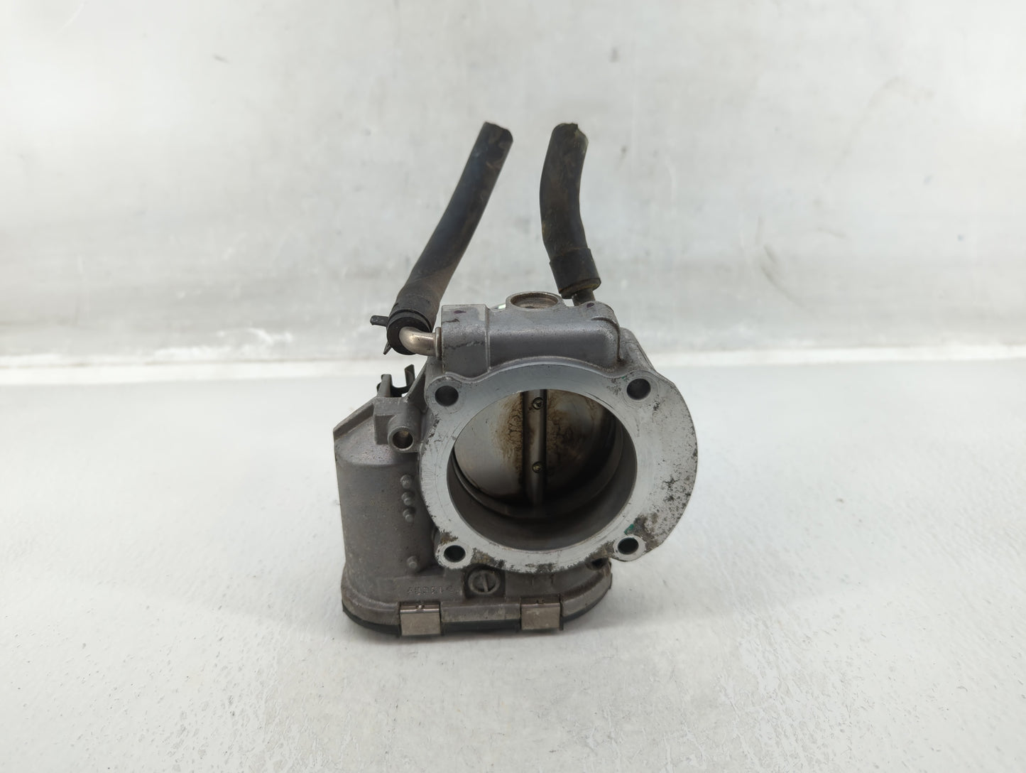 2011-2014 Hyundai Sonata Throttle Body P/N:35100-2G700 Fits Fits 2011 2012 2013 2014 2015 2016 OEM Used Auto Parts - Oemused