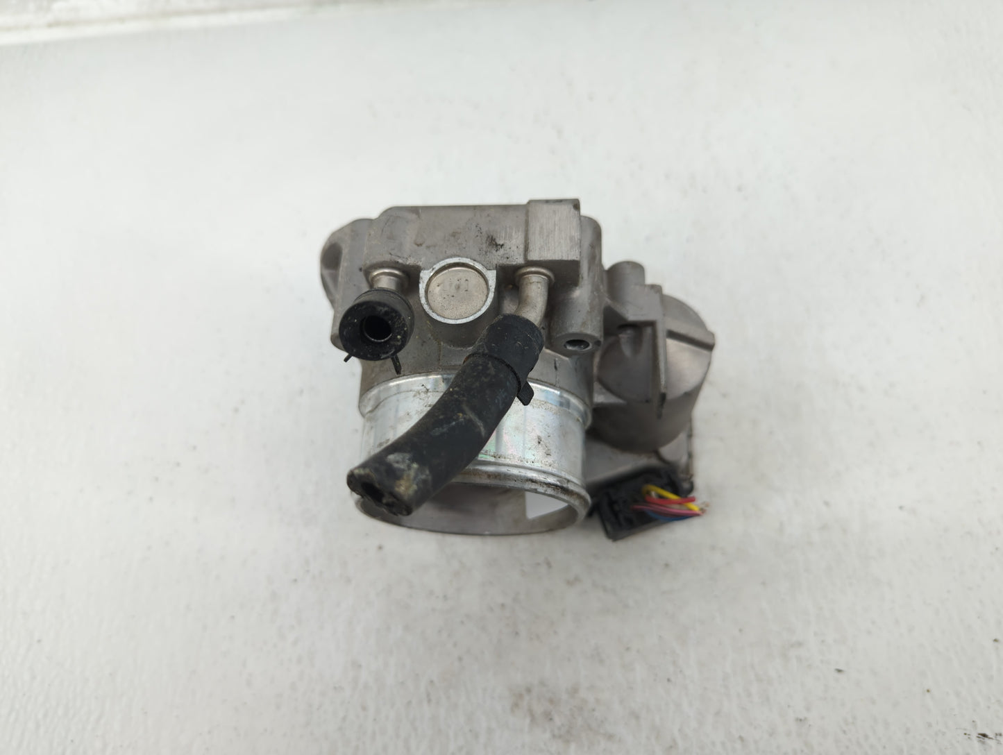 2011-2014 Hyundai Sonata Throttle Body P/N:35100-2G710 Fits Fits 2011 2012 2013 2014 2015 2016 OEM Used Auto Parts - Oemused