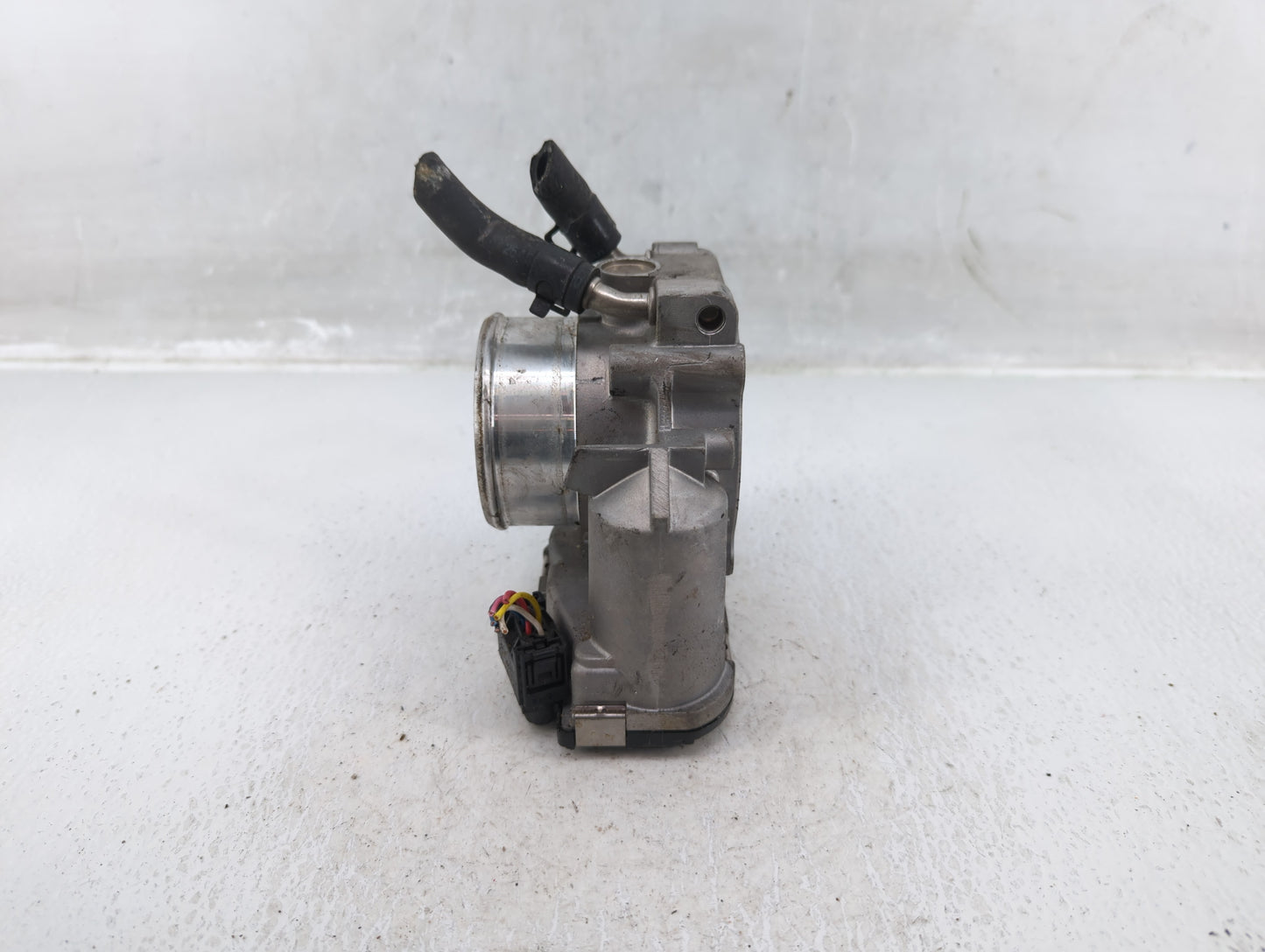 2011-2014 Hyundai Sonata Throttle Body P/N:35100-2G710 Fits Fits 2011 2012 2013 2014 2015 2016 OEM Used Auto Parts - Oemused