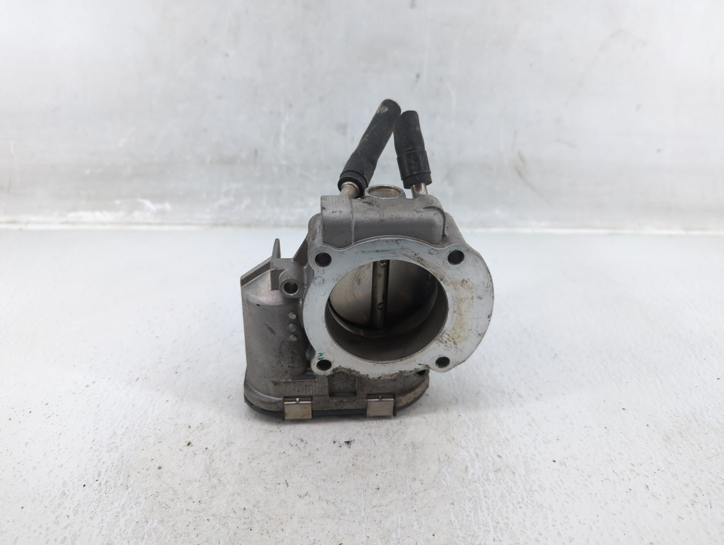 2011-2014 Hyundai Sonata Throttle Body P/N:35100-2G710 Fits Fits 2011 2012 2013 2014 2015 2016 OEM Used Auto Parts - Oemused