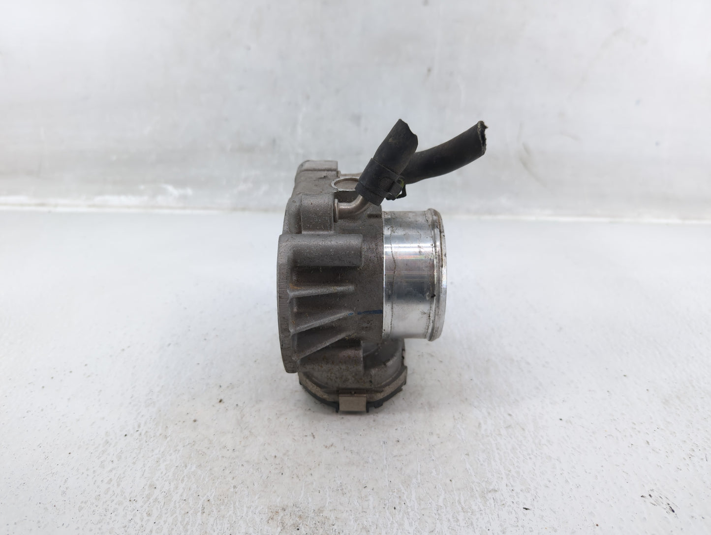 2011-2014 Hyundai Sonata Throttle Body P/N:35100-2G710 Fits Fits 2011 2012 2013 2014 2015 2016 OEM Used Auto Parts - Oemused