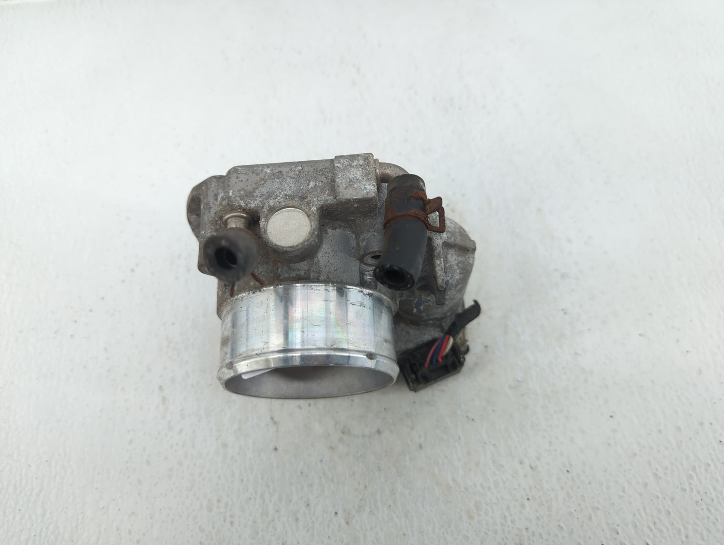 2011-2014 Hyundai Sonata Throttle Body P/N:35100-2G700 Fits Fits 2011 2012 2013 2014 2015 2016 OEM Used Auto Parts - Oemused