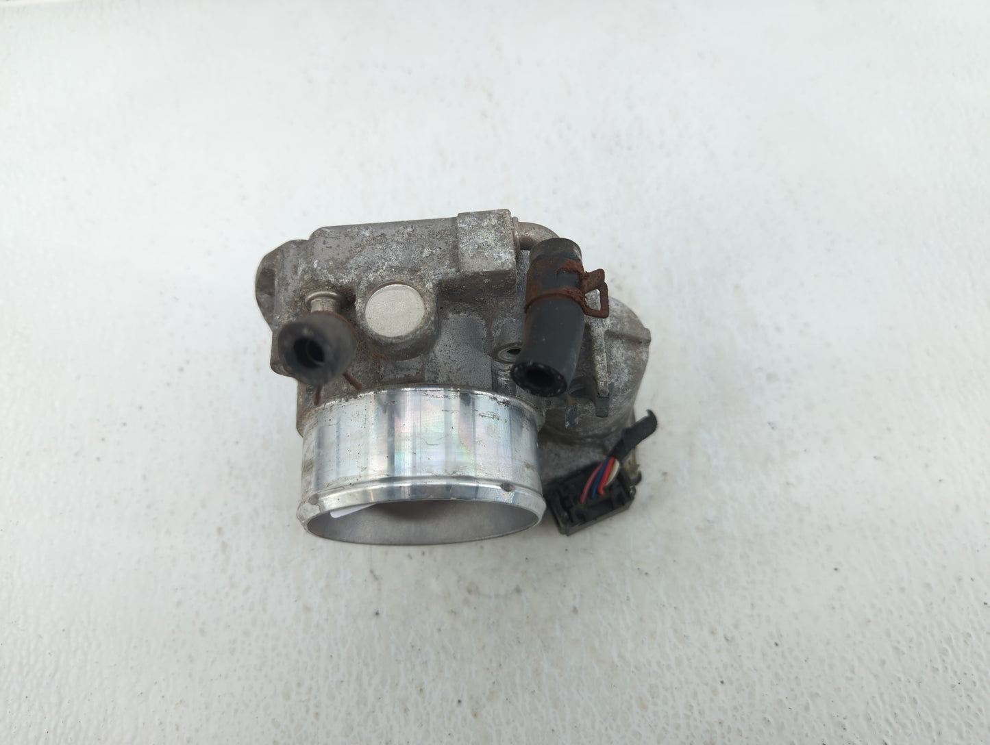 2011-2014 Hyundai Sonata Throttle Body P/N:35100-2G700 Fits Fits 2011 2012 2013 2014 2015 2016 OEM Used Auto Parts - Oemused
