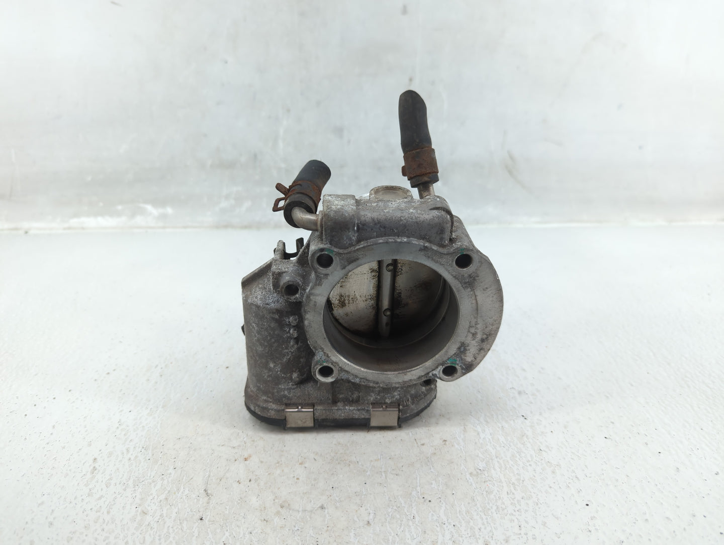 2011-2014 Hyundai Sonata Throttle Body P/N:35100-2G700 Fits Fits 2011 2012 2013 2014 2015 2016 OEM Used Auto Parts - Oemused