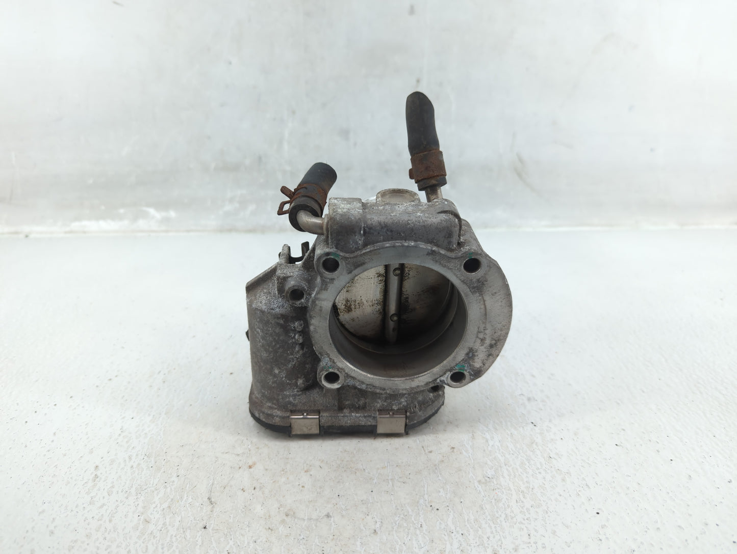 2011-2014 Hyundai Sonata Throttle Body P/N:35100-2G700 Fits Fits 2011 2012 2013 2014 2015 2016 OEM Used Auto Parts - Oemused