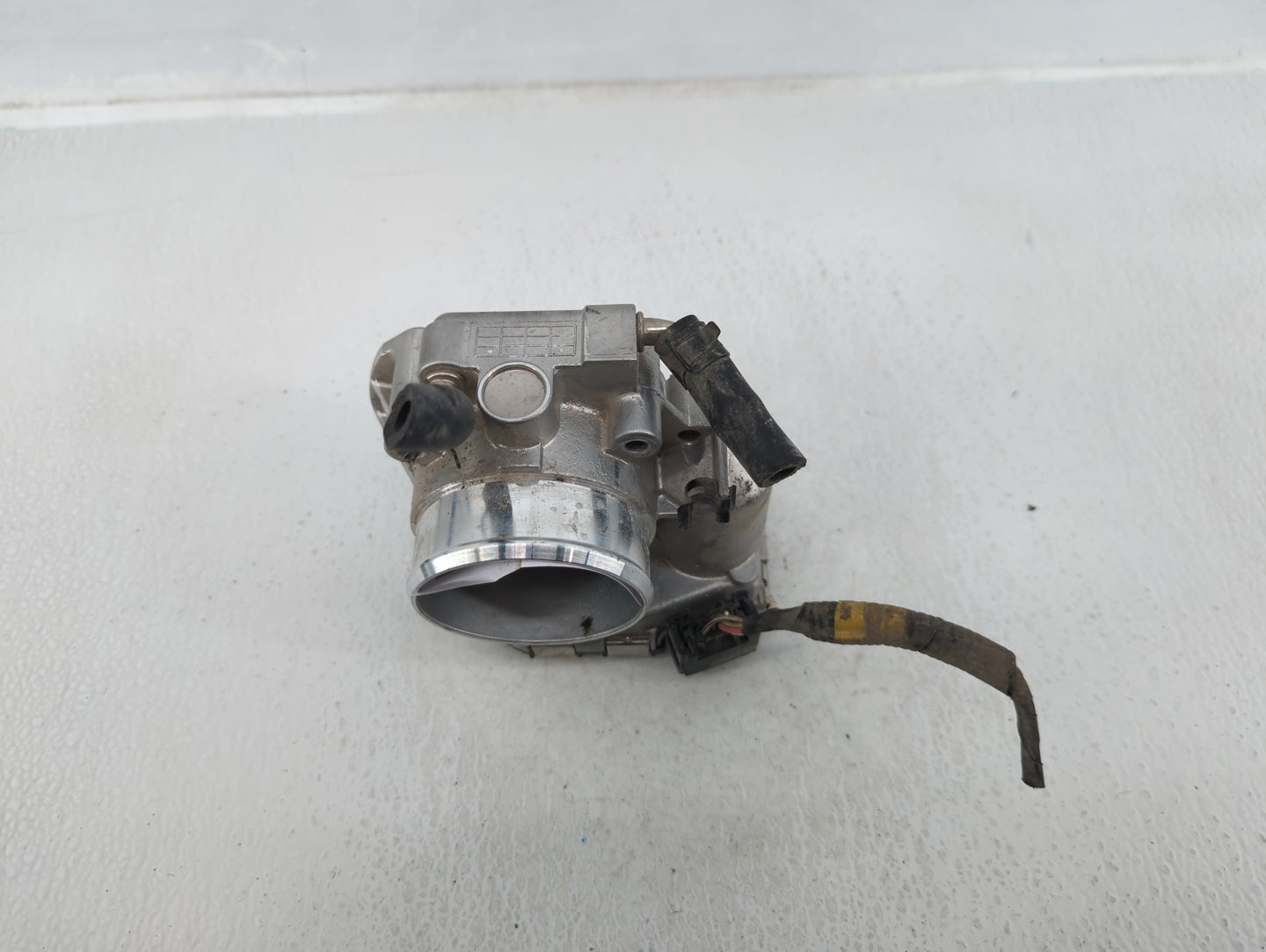 2011-2015 Hyundai Sonata Throttle Body P/N:35100-2G800 Fits Fits 2011 2012 2013 2014 2015 2016 OEM Used Auto Parts - Oemused