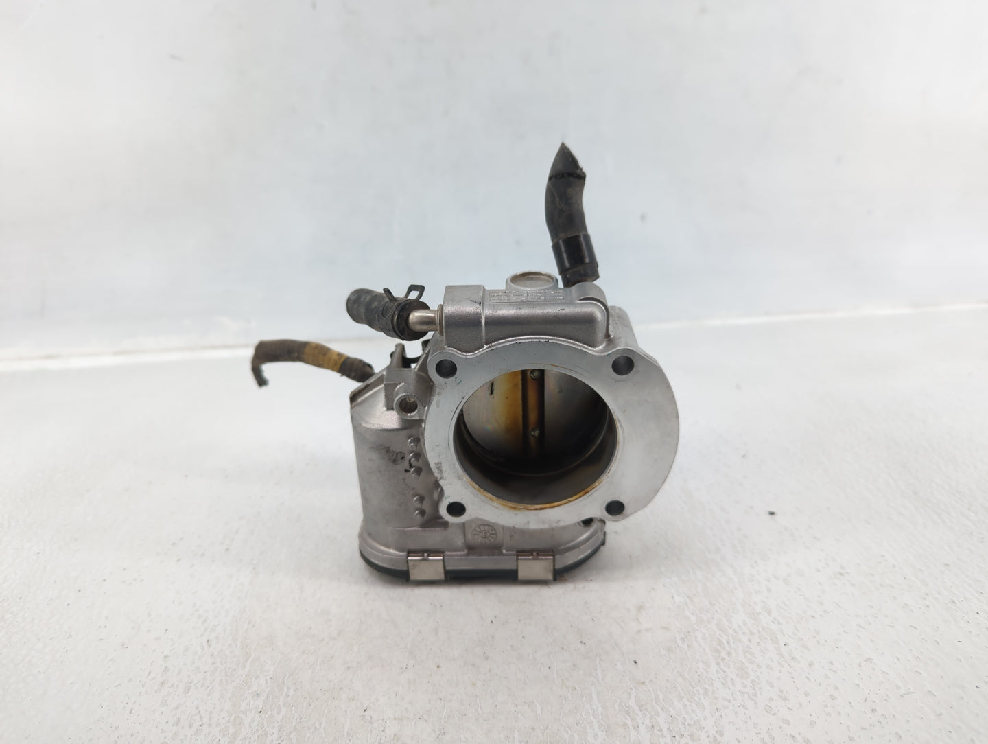 2011-2015 Hyundai Sonata Throttle Body P/N:35100-2G800 Fits Fits 2011 2012 2013 2014 2015 2016 OEM Used Auto Parts - Oemused