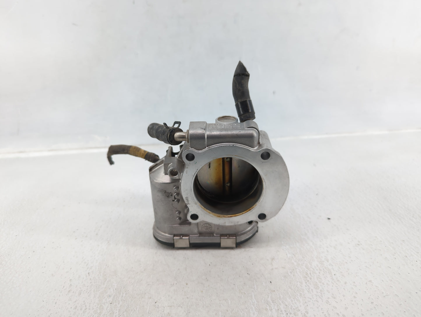2011-2015 Hyundai Sonata Throttle Body P/N:35100-2G800 Fits Fits 2011 2012 2013 2014 2015 2016 OEM Used Auto Parts - Oemused