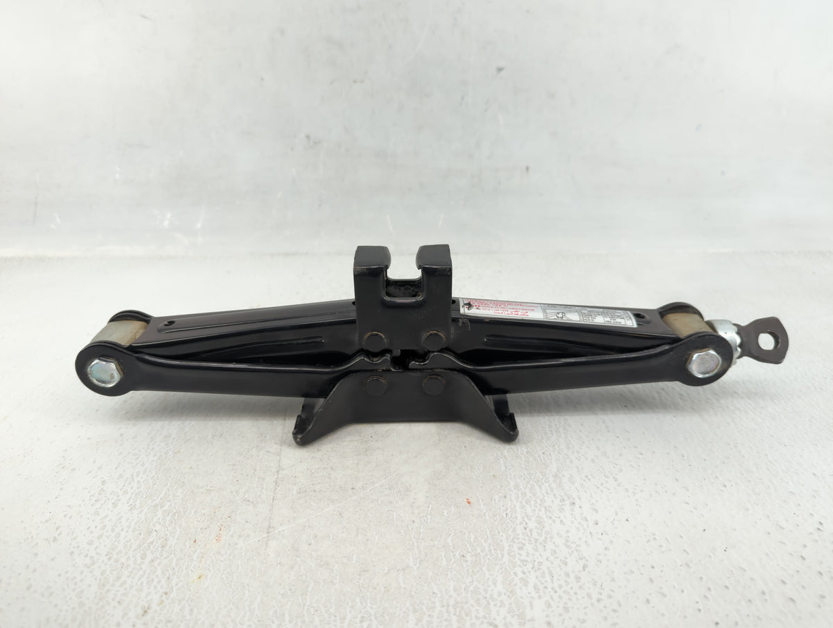 2013 Hyundai Sonata Spare Scissor Car Jack 609784 - Oemusedautoparts1.com