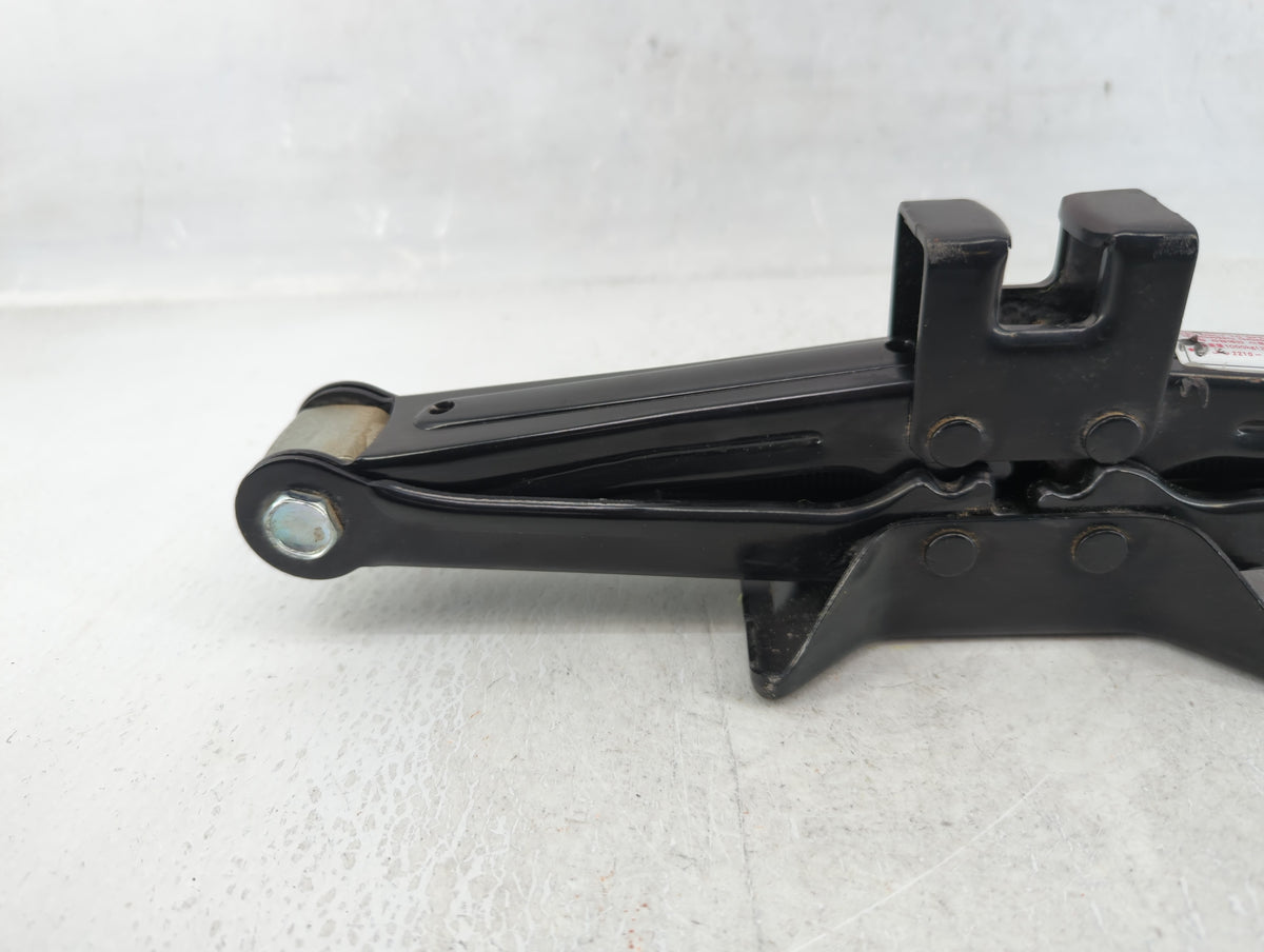 2013 Hyundai Sonata Spare Scissor Car Jack 609784 - Oemusedautoparts1.com