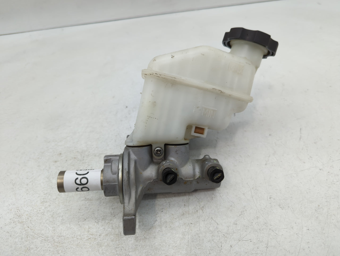 2011-2014 Hyundai Sonata Brake Master Cylinder - Oemusedautoparts1.com