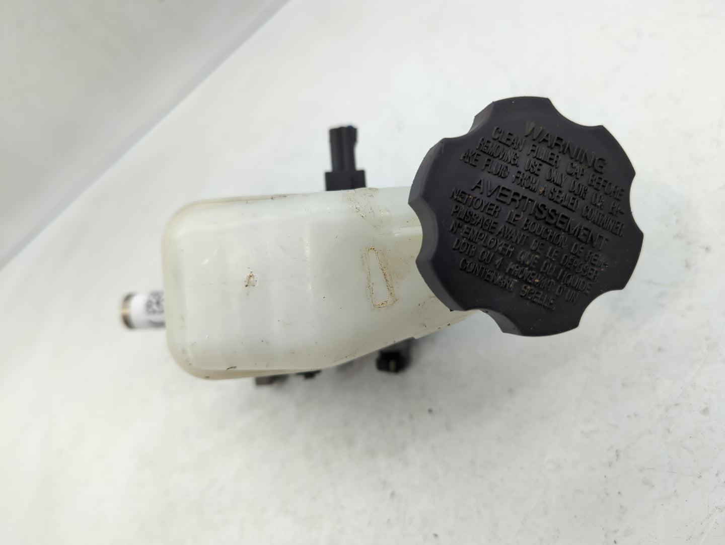2011-2014 Hyundai Sonata Brake Master Cylinder - Oemusedautoparts1.com