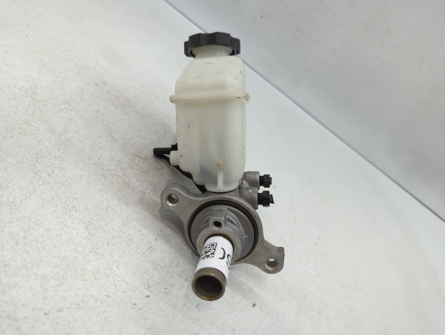 2011-2014 Hyundai Sonata Brake Master Cylinder - Oemusedautoparts1.com