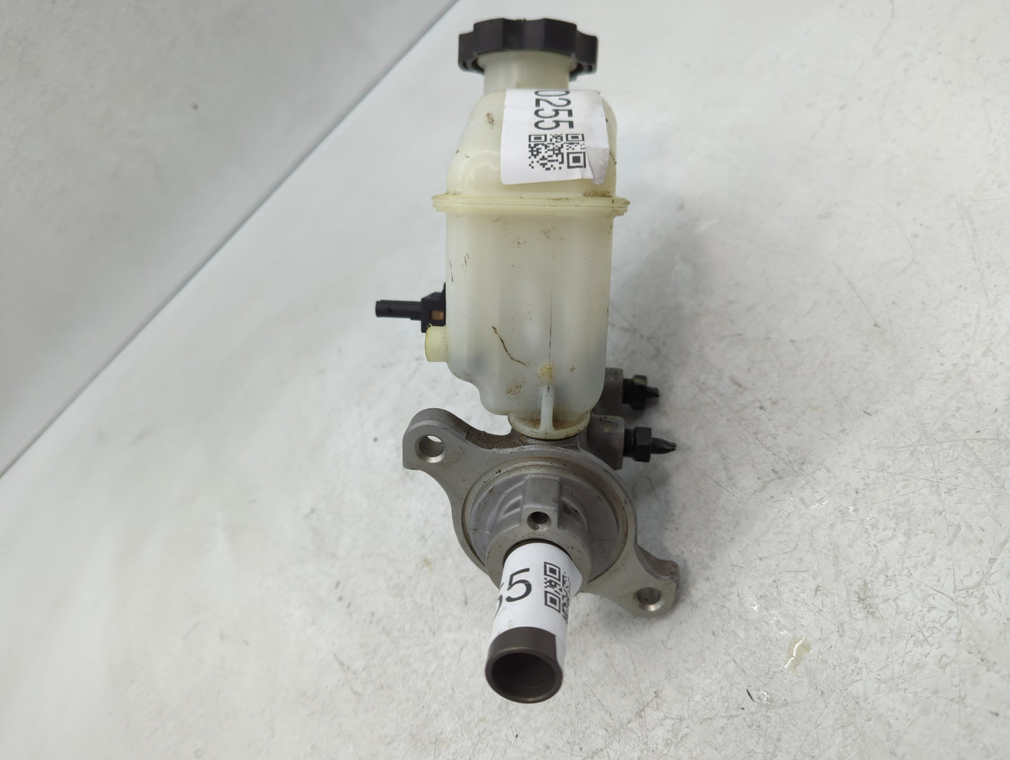2011-2014 Hyundai Sonata Brake Master Cylinder - Oemusedautoparts1.com