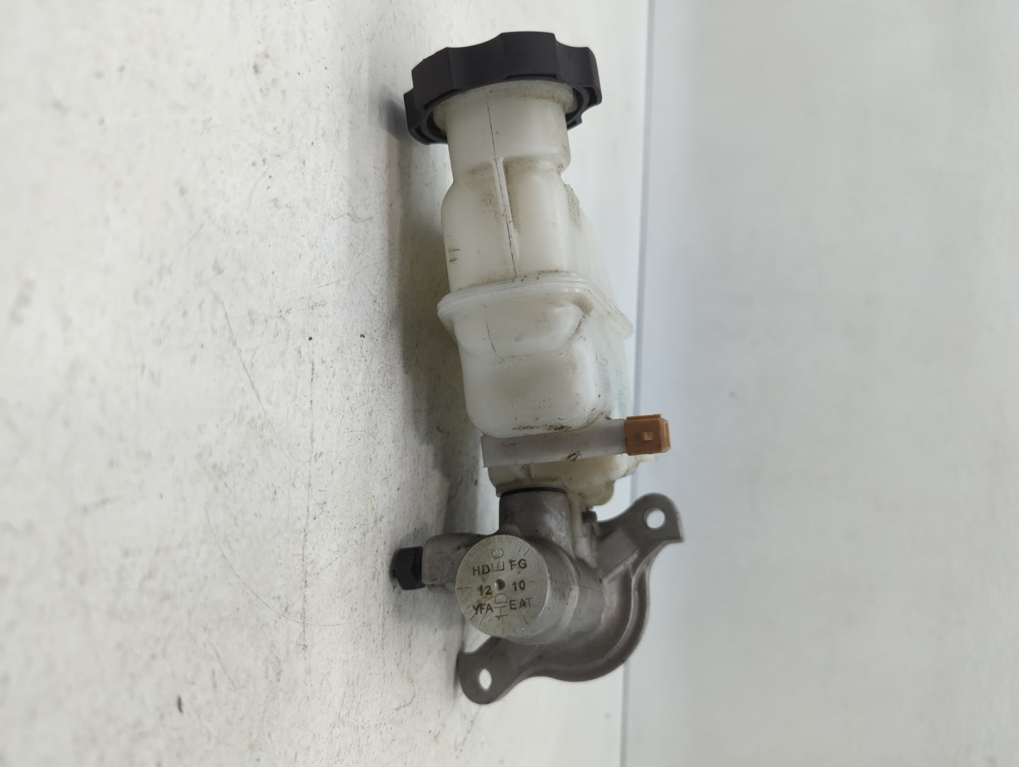 2011-2014 Hyundai Sonata Brake Master Cylinder - Oemusedautoparts1.com
