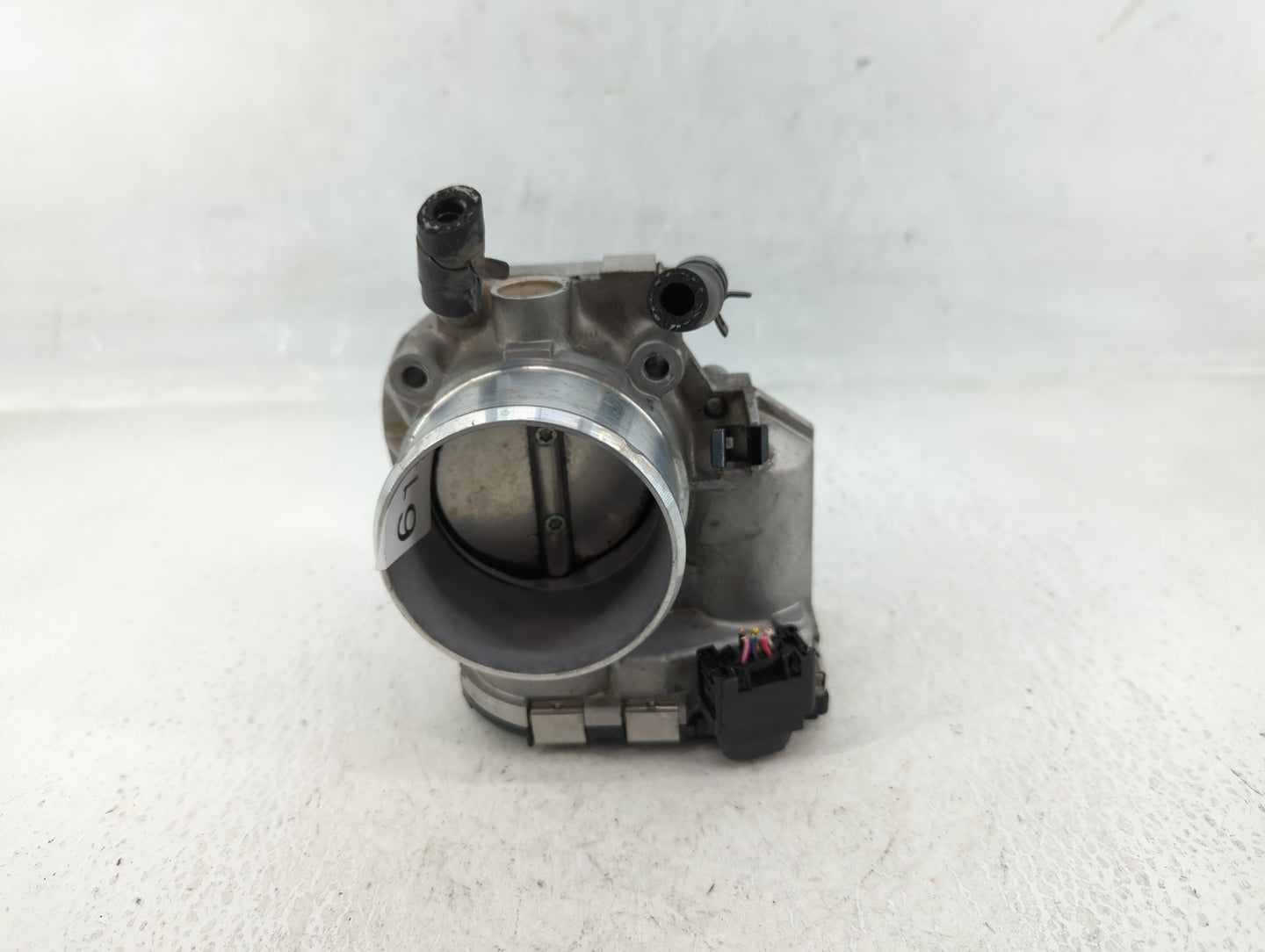2011-2014 Hyundai Sonata Throttle Body P/N:35100-2G700 Fits Fits 2011 2012 2013 2014 2015 2016 OEM Used Auto Parts - Oemused