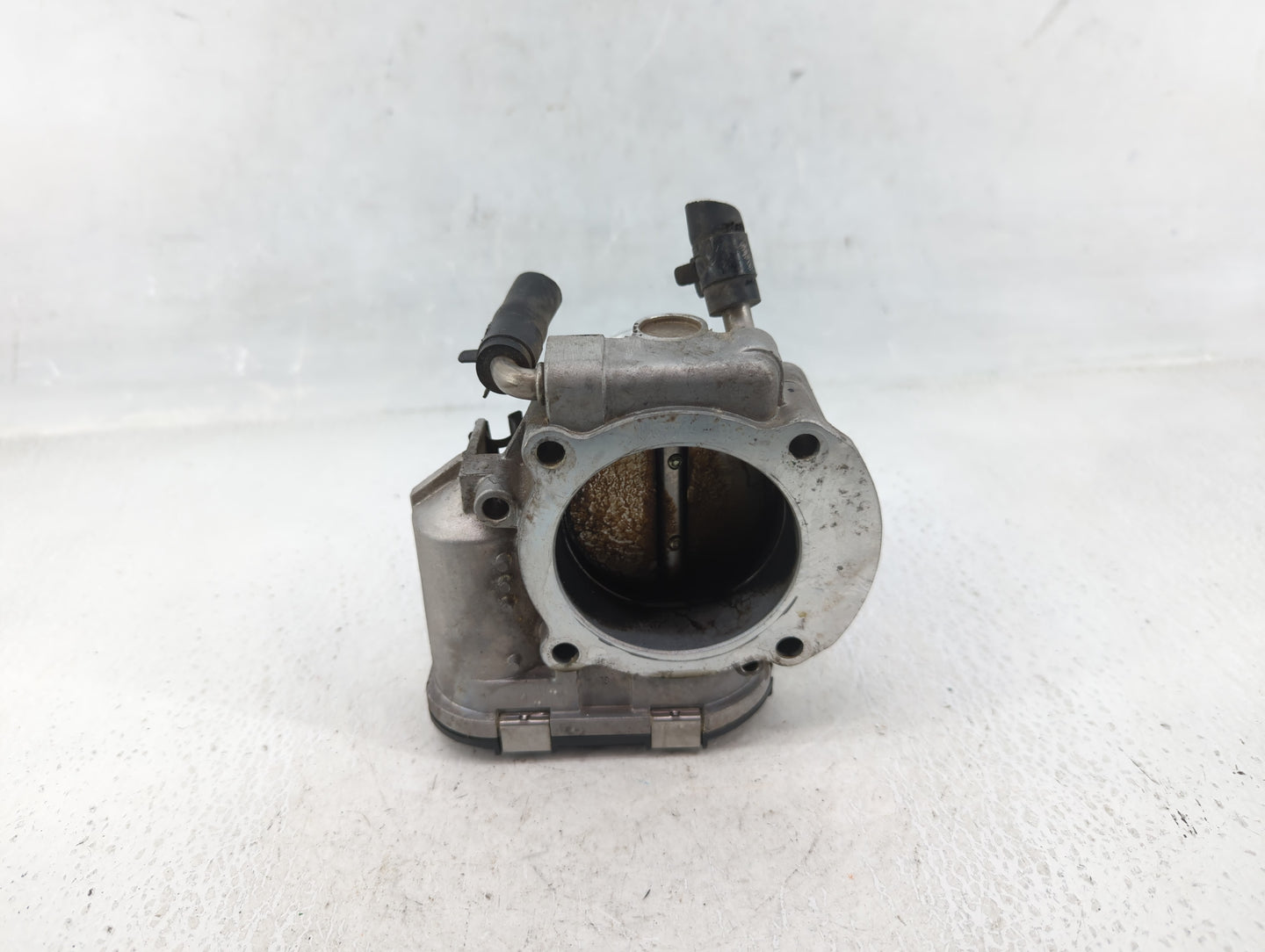 2011-2014 Hyundai Sonata Throttle Body P/N:35100-2G700 Fits Fits 2011 2012 2013 2014 2015 2016 OEM Used Auto Parts - Oemused