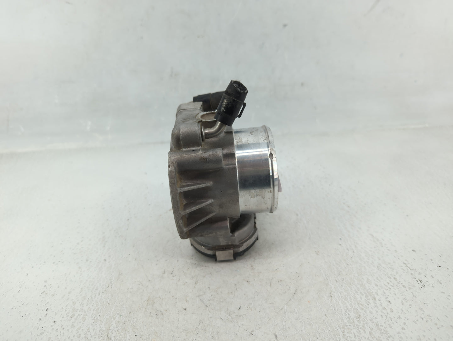 2011-2014 Hyundai Sonata Throttle Body P/N:35100-2G700 Fits Fits 2011 2012 2013 2014 2015 2016 OEM Used Auto Parts - Oemused