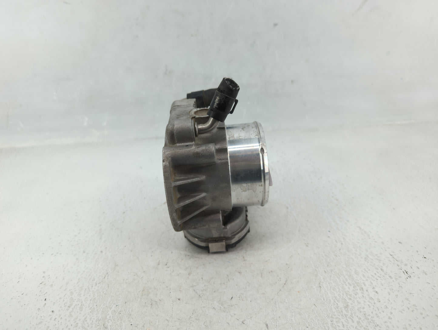 2011-2014 Hyundai Sonata Throttle Body P/N:35100-2G700 Fits Fits 2011 2012 2013 2014 2015 2016 OEM Used Auto Parts - Oemused