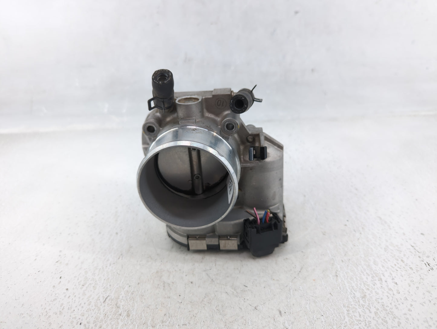 2011-2014 Hyundai Sonata Throttle Body P/N:35100-2G700 Fits Fits 2011 2012 2013 2014 2015 2016 OEM Used Auto Parts - Oemused
