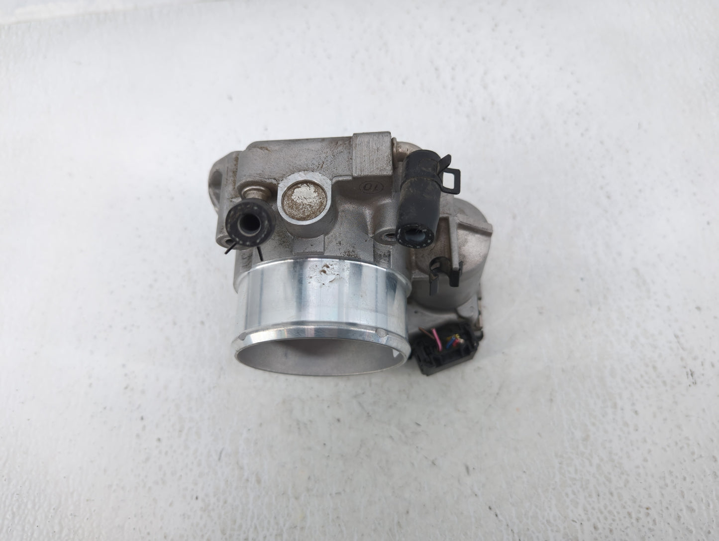 2011-2014 Hyundai Sonata Throttle Body P/N:35100-2G700 Fits Fits 2011 2012 2013 2014 2015 2016 OEM Used Auto Parts - Oemused