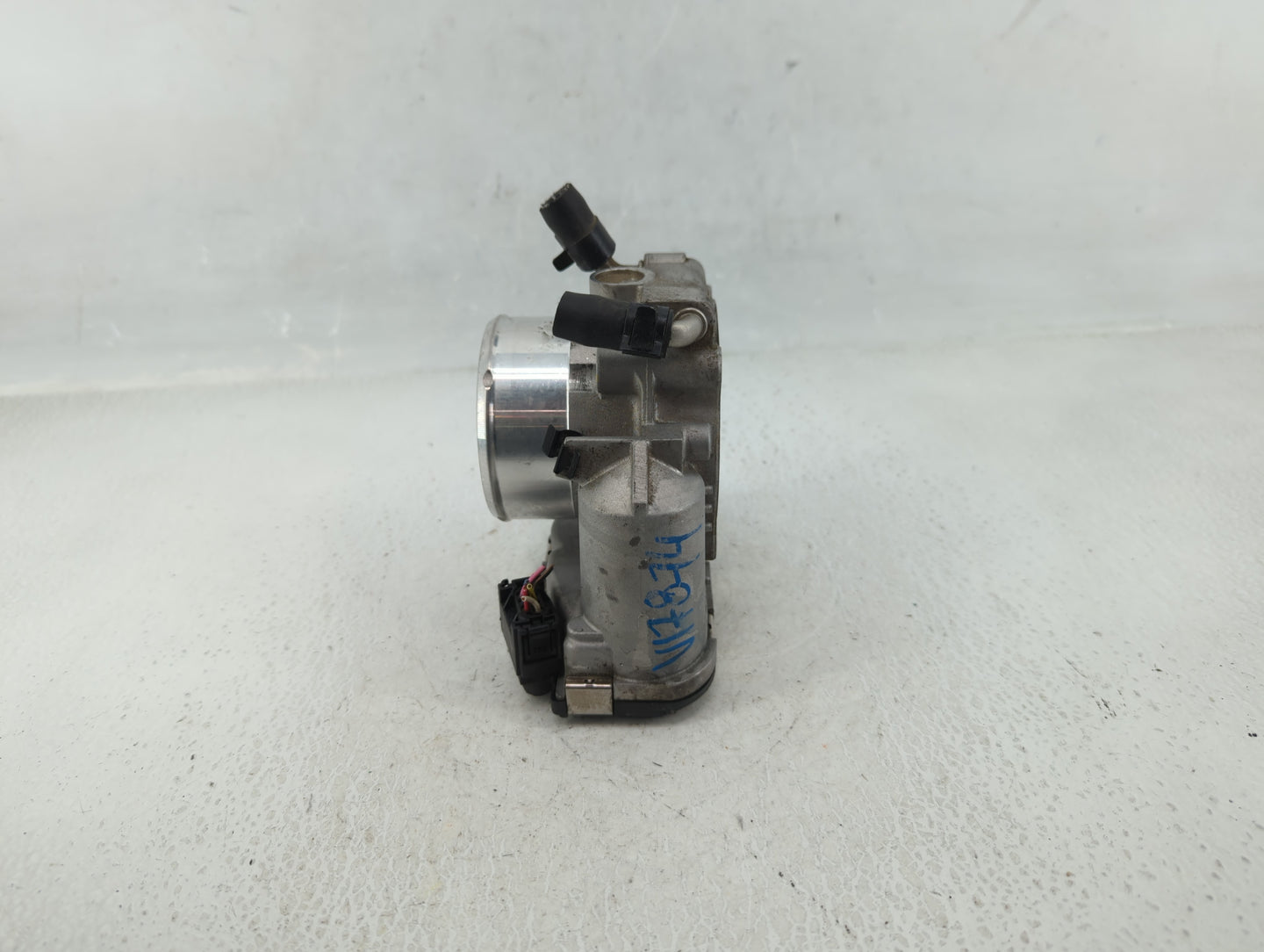 2011-2014 Hyundai Sonata Throttle Body P/N:35100-2G700 Fits Fits 2011 2012 2013 2014 2015 2016 OEM Used Auto Parts - Oemused