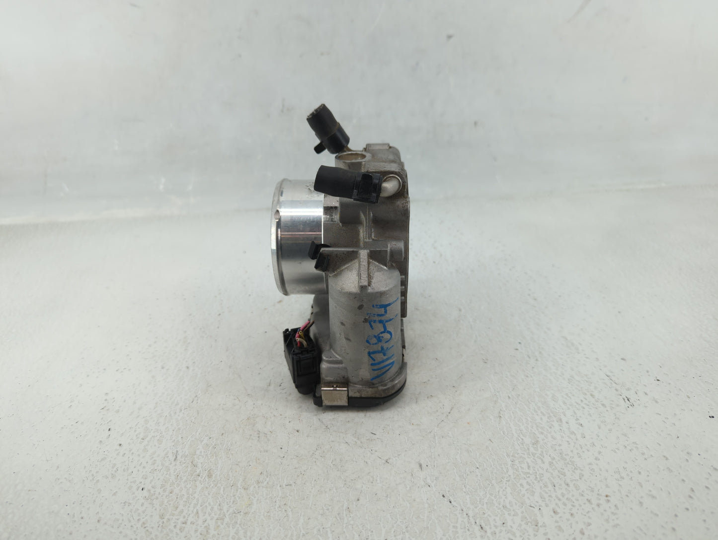 2011-2014 Hyundai Sonata Throttle Body P/N:35100-2G700 Fits Fits 2011 2012 2013 2014 2015 2016 OEM Used Auto Parts - Oemused
