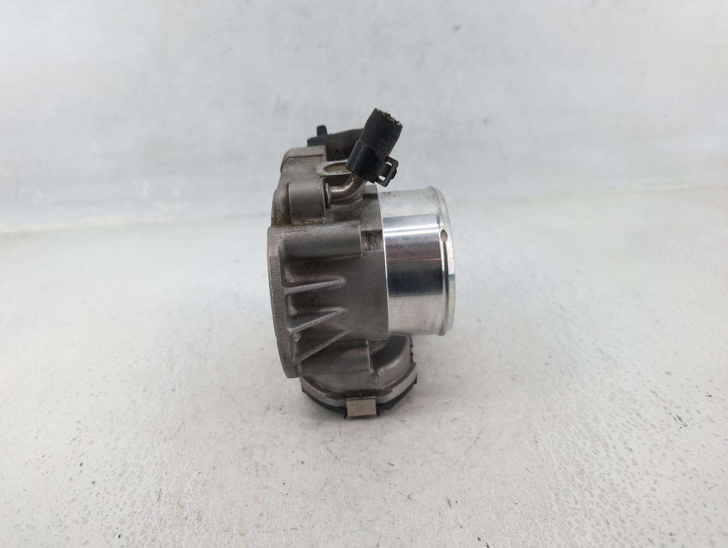 2011-2014 Hyundai Sonata Throttle Body P/N:35100-2G700 Fits Fits 2011 2012 2013 2014 2015 2016 OEM Used Auto Parts - Oemused