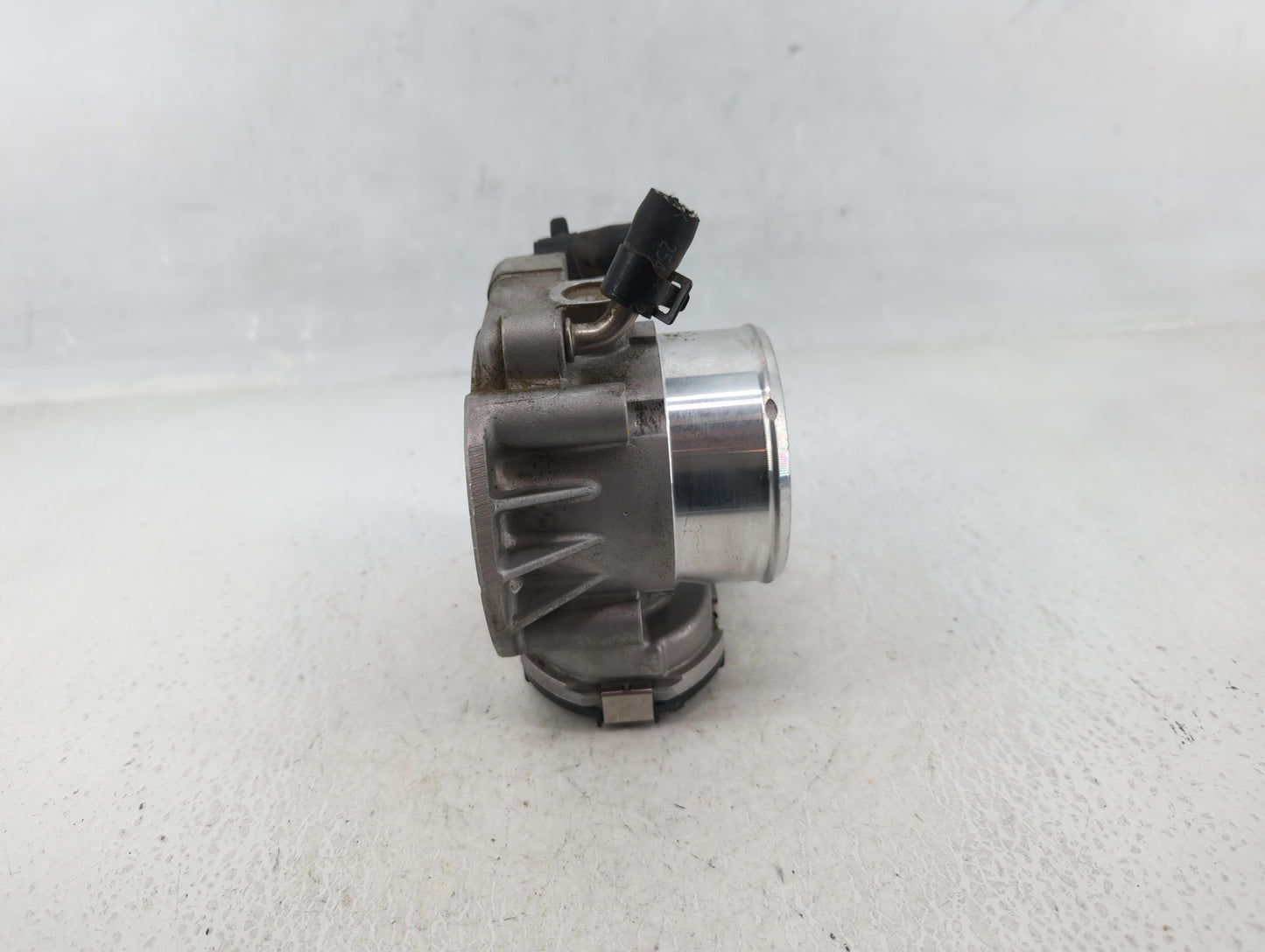 2011-2014 Hyundai Sonata Throttle Body P/N:35100-2G700 Fits Fits 2011 2012 2013 2014 2015 2016 OEM Used Auto Parts - Oemused
