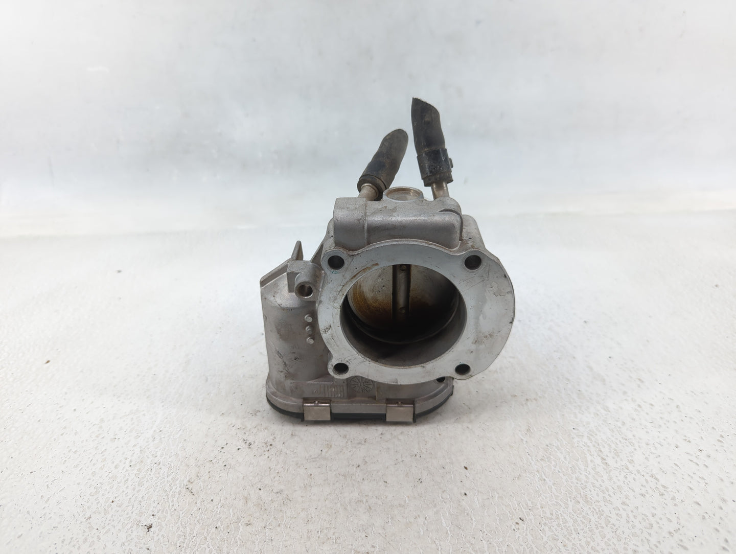 2011-2014 Hyundai Sonata Throttle Body P/N:35100-2G710 Fits Fits 2011 2012 2013 2014 2015 2016 OEM Used Auto Parts - Oemused