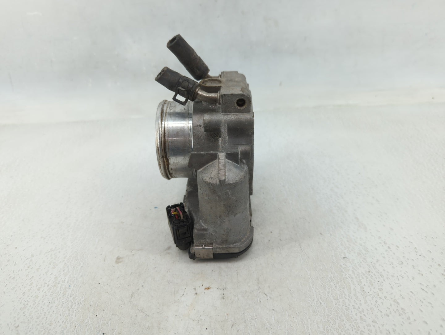 2011-2014 Hyundai Sonata Throttle Body P/N:35100-2G710 Fits Fits 2011 2012 2013 2014 2015 2016 OEM Used Auto Parts - Oemused