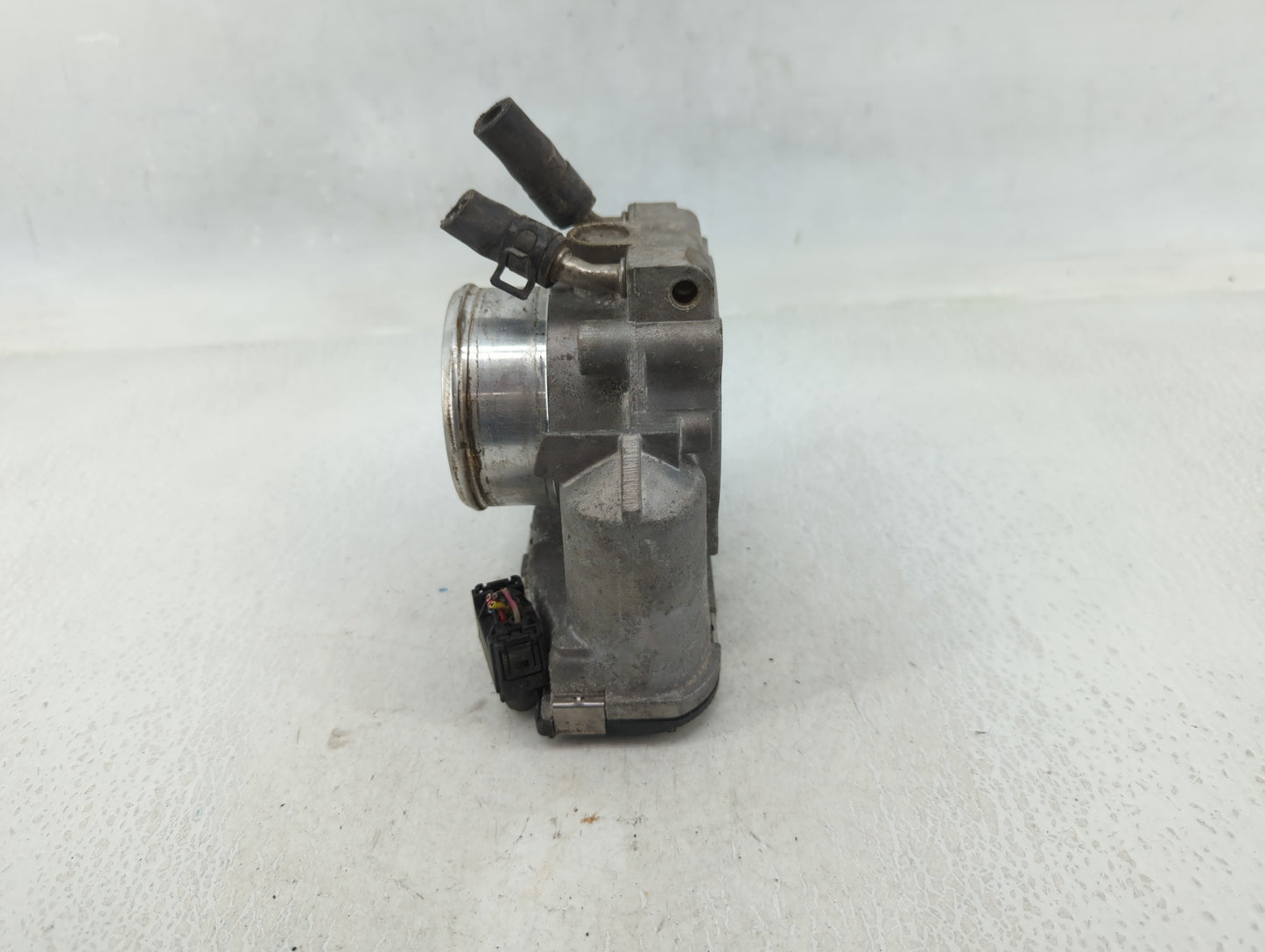 2011-2014 Hyundai Sonata Throttle Body P/N:35100-2G710 Fits Fits 2011 2012 2013 2014 2015 2016 OEM Used Auto Parts - Oemused